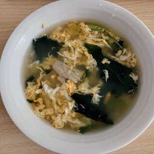 えのきと小松菜とフワフワ卵の簡単中華スープ